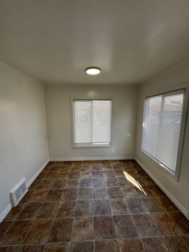 Building Photo - 227-231 Mosswood Way