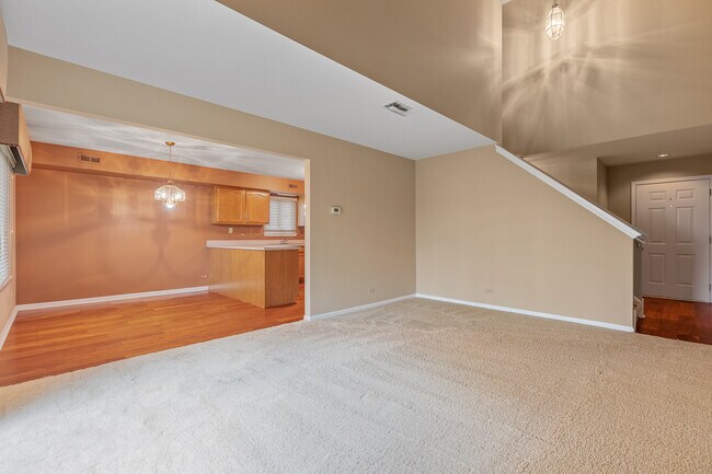 Building Photo - 135 Hampton Ave