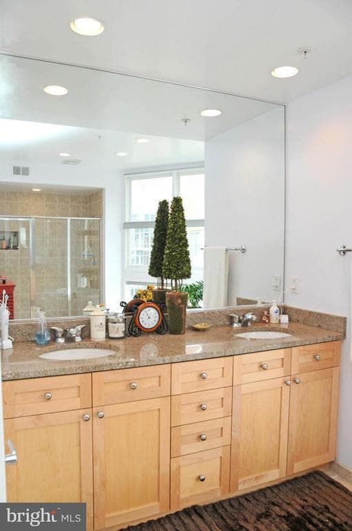 Building Photo - 2010 N Westmoreland St