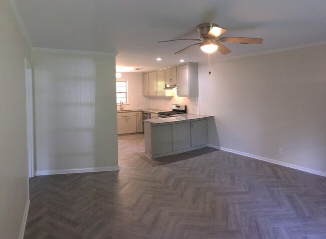 Building Photo - 2404 Spencer Ave