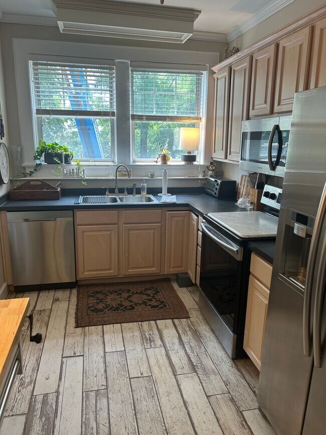 Building Photo - Greenville, 1BD/1BA, 800SF