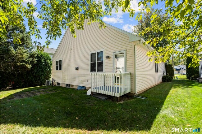 Building Photo - 43 Pepper Bush Ln