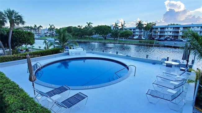 Building Photo - 467 Golden Isles Dr