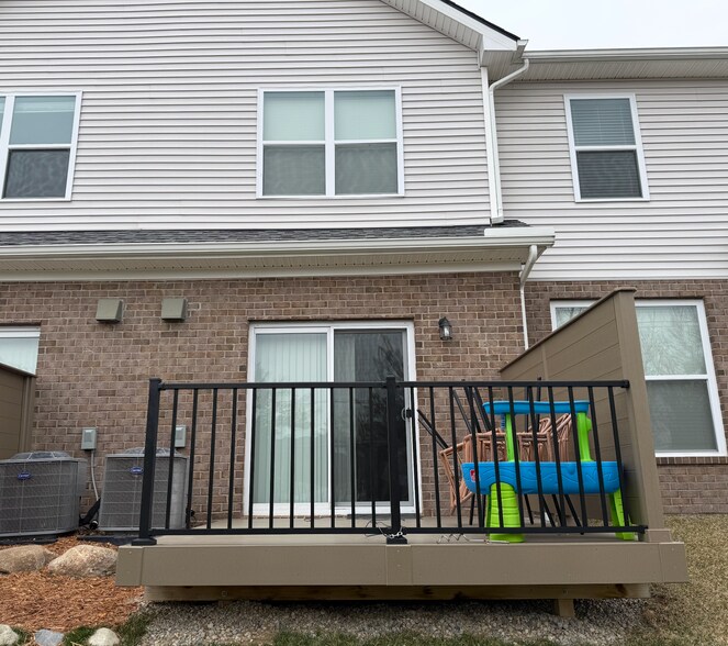 Building Photo - 8692 Pioneer St