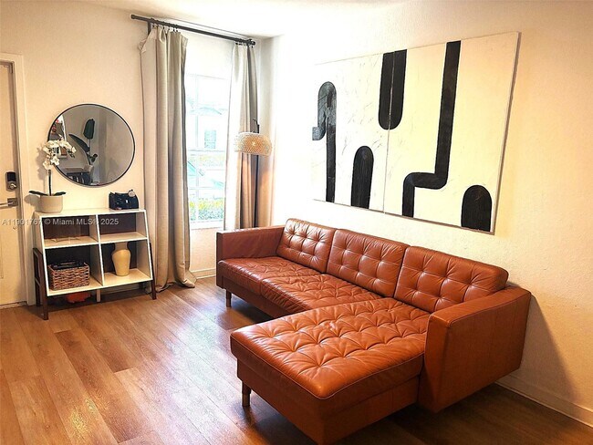 Building Photo - 476 NE 5th St