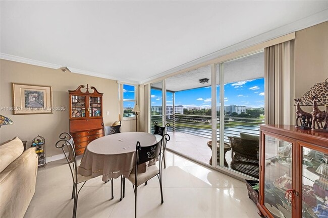 Building Photo - 3095 N Course Dr