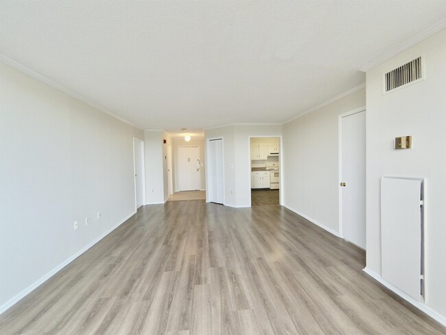 Building Photo - 509 Harmon Cove Tower
