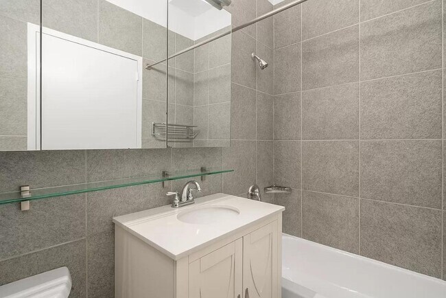 Building Photo - 80 John St