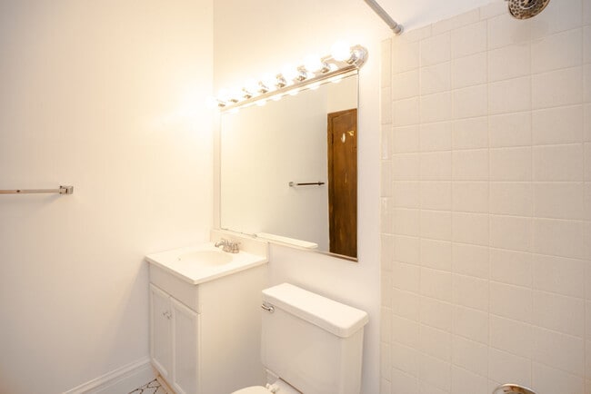 Building Photo - 1257 W Belden Ave