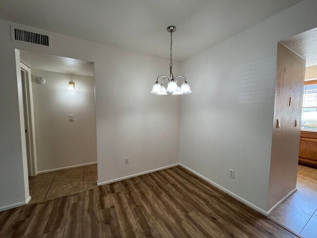 Building Photo - Apply Here www.realty480pm.appfolio.com/listings