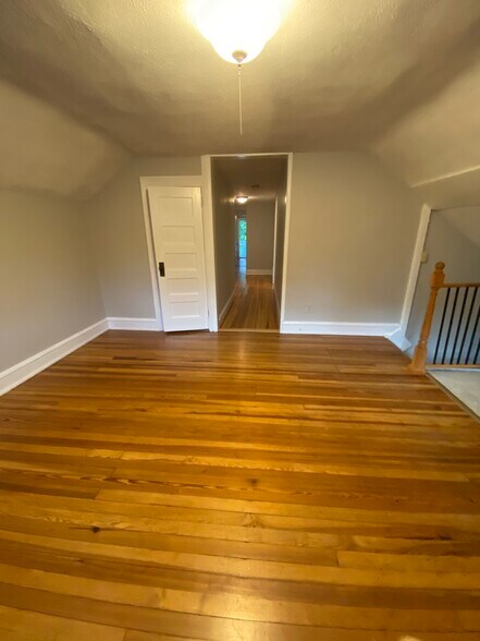 Building Photo - 144 Maplewood Ave