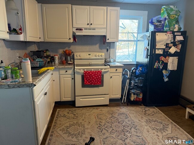 Building Photo - 131 Willow St