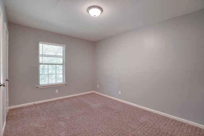 Building Photo - 304 John N Garner Cir