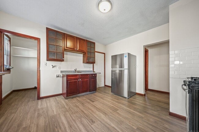 Building Photo - 294 Bellevue St