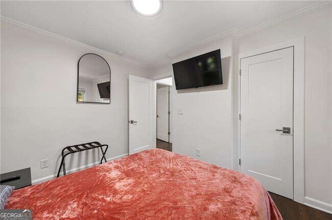 Building Photo - 1290 Glen Forest Way