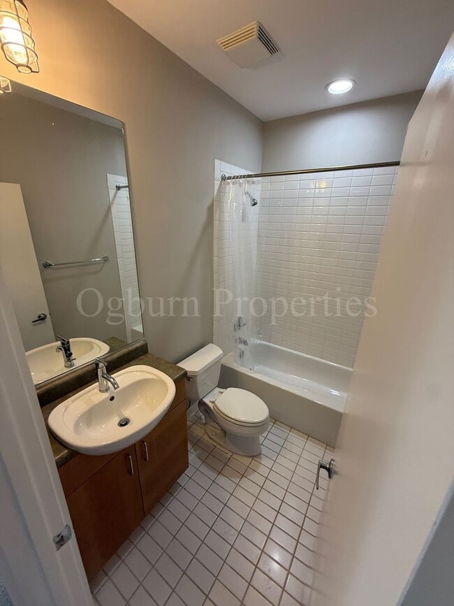 Building Photo - 809 Holly Ave NW