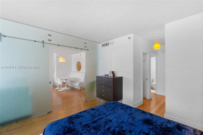 Building Photo - 100 Lincoln Rd