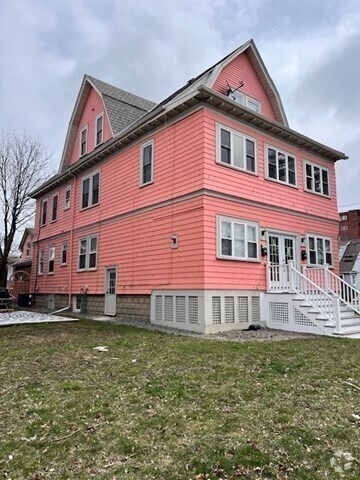 Building Photo - 607 Fellsway