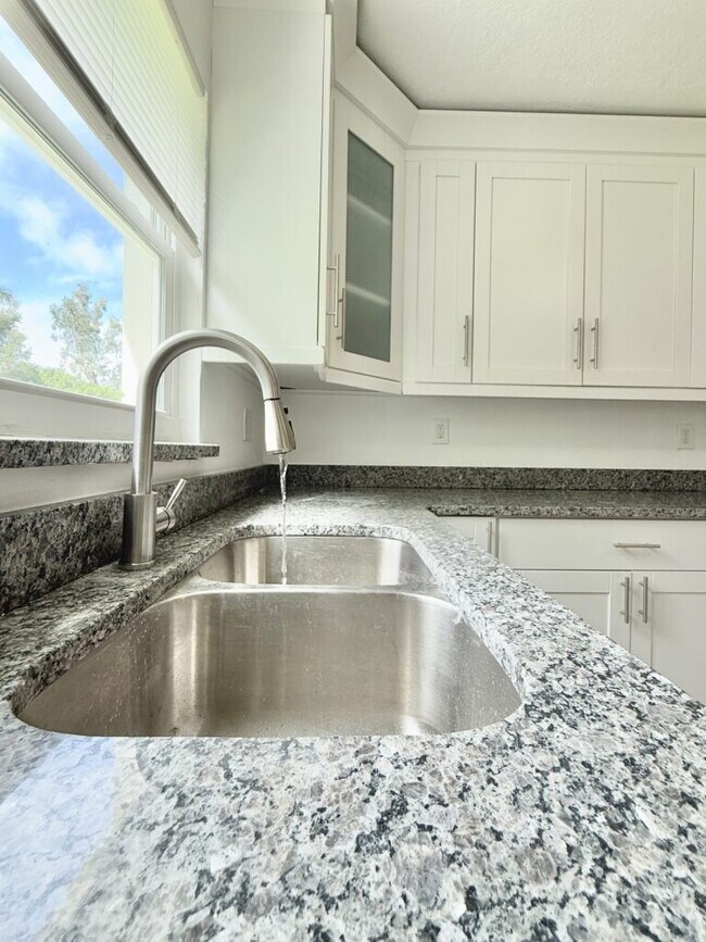 Building Photo - 2125 Mark Ave