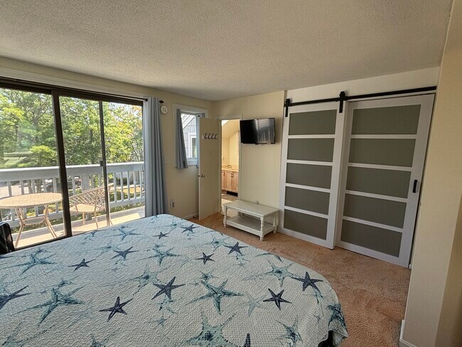 Building Photo - 146 W Grand Ave