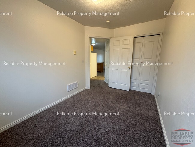 Building Photo - 620 Linden Dr