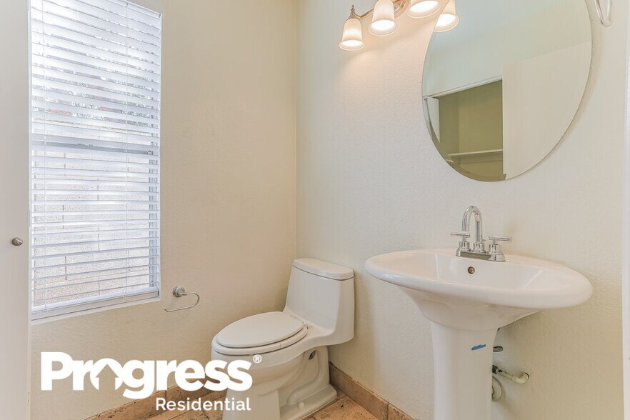 Building Photo - 532 N Nassau