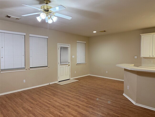 Building Photo - 43 Blue Creek Pl