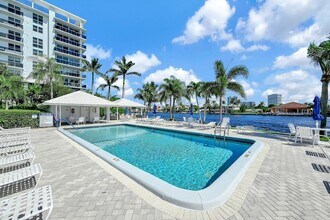 Building Photo - 6279 Bay Club Dr