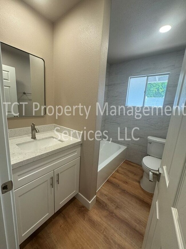 Building Photo - Fully Remodeled Duplex Near Downtown Chandler