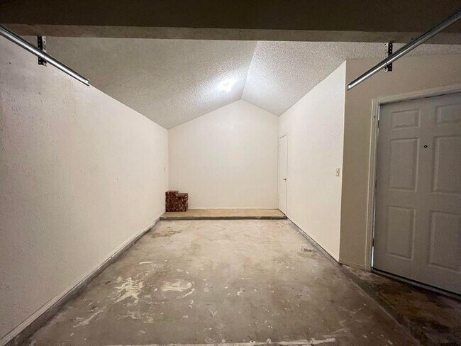 Building Photo - 11812 Tracy Austin Ln