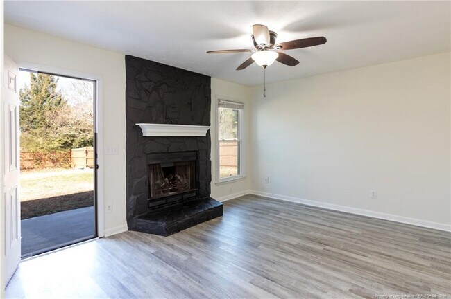 Building Photo - 1000 Tyler Dr