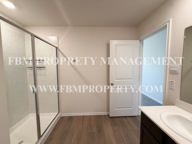 Building Photo - 369 Thoroughbred St
