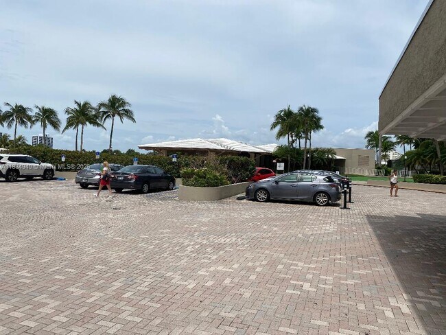 Building Photo - 1965 S Ocean Dr
