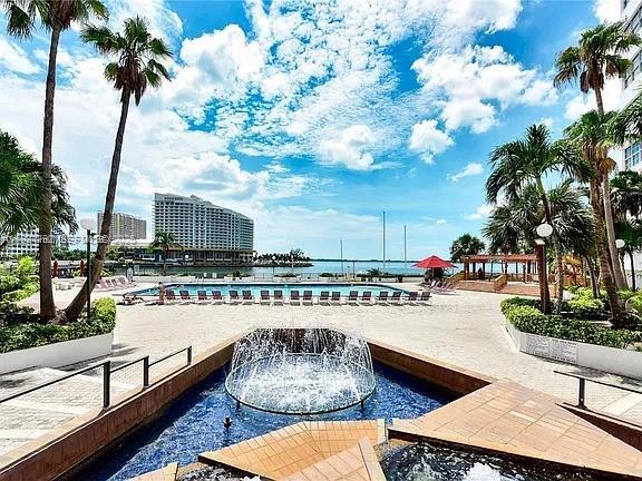 Building Photo - 905 Brickell Bay Dr