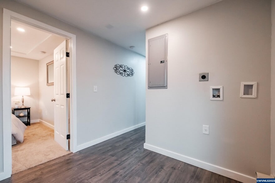 Building Photo - 440 S 6th St