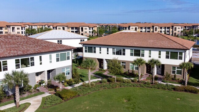 Building Photo - Stunning  MOVE-IN READY TOWNHOME in. Exqui...