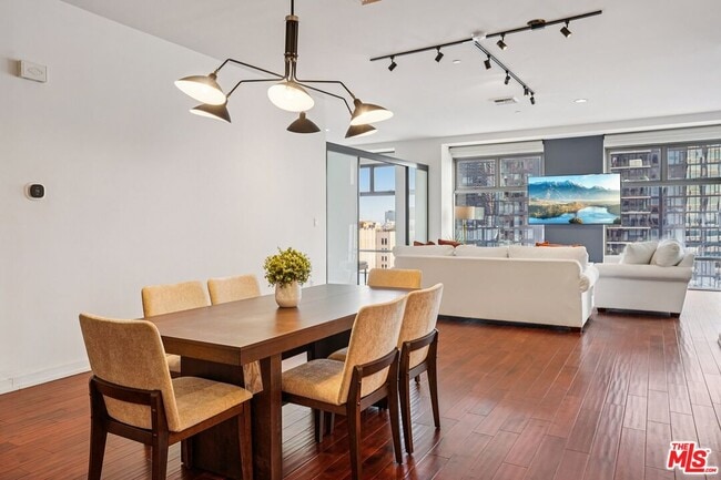 Building Photo - 801 S Grand Ave