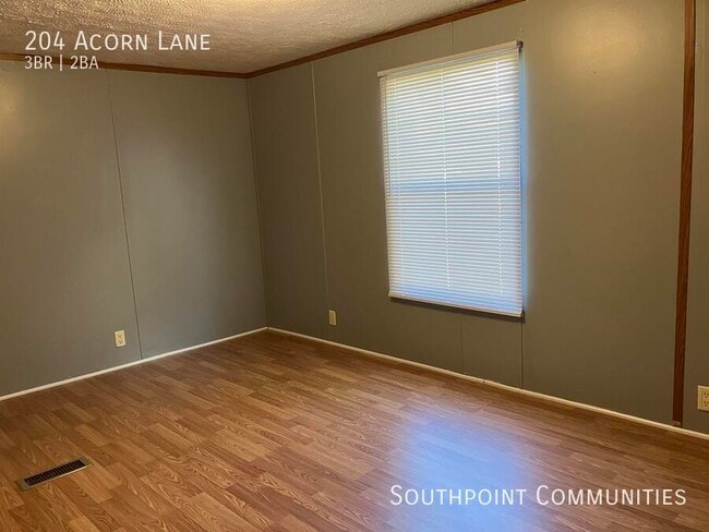 Building Photo - 204 Acorn Ln