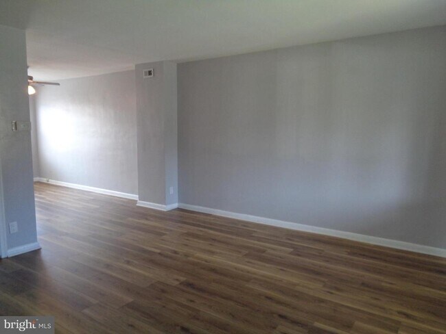 Building Photo - 2245 Graythorn Rd