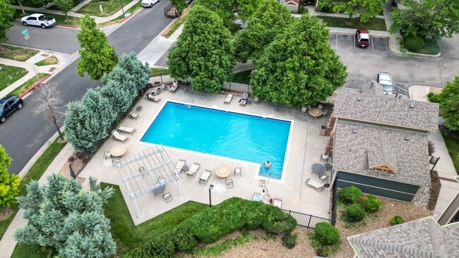 Building Photo - Remodeled 2 BR/2 BA Unit near Edora Park/Epic and Spring Creek Trail