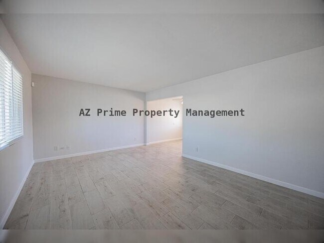 Building Photo - 6637 E Wilshire Dr