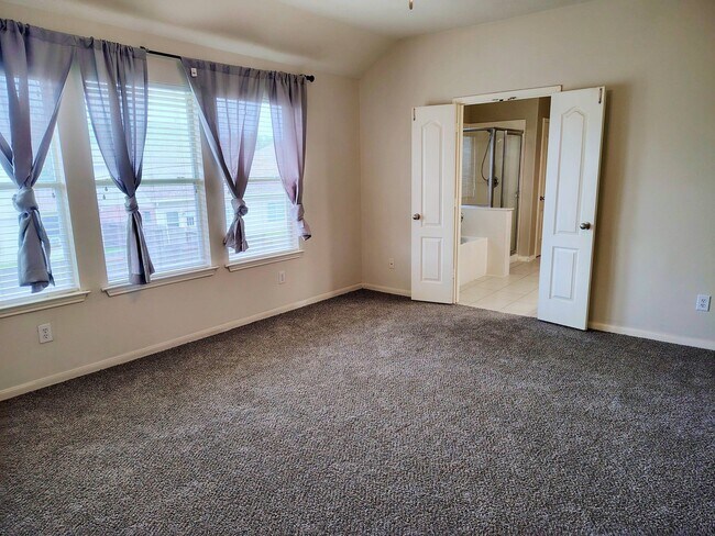 Building Photo - 6126 Menor Crest Dr