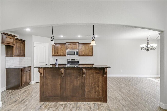 Building Photo - 1100 Ellen Ray Ln