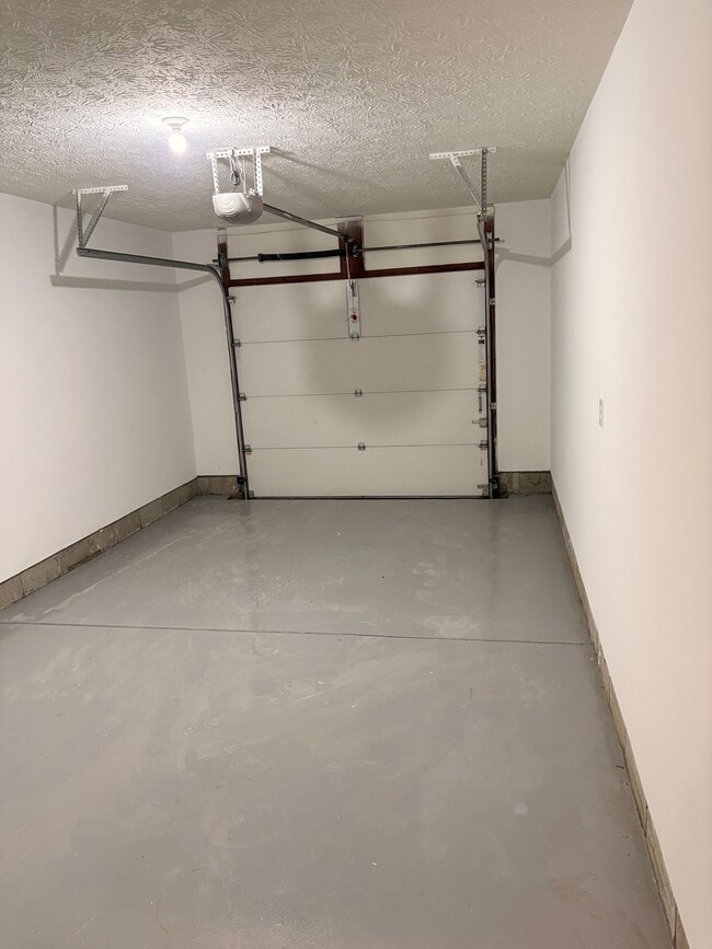 Building Photo - 10717 N Park Ave