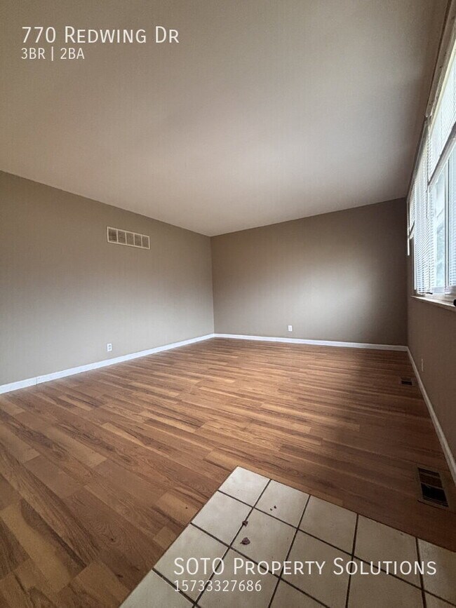 Building Photo - 770 Redwing Dr