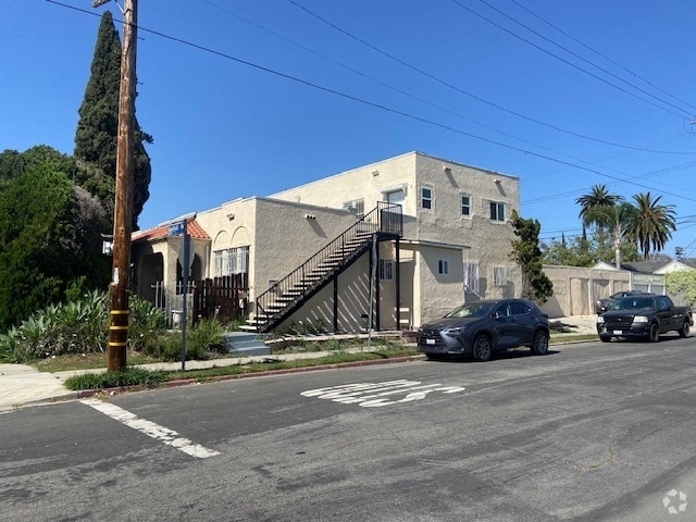Building Photo - 800 N Mansfield Ave