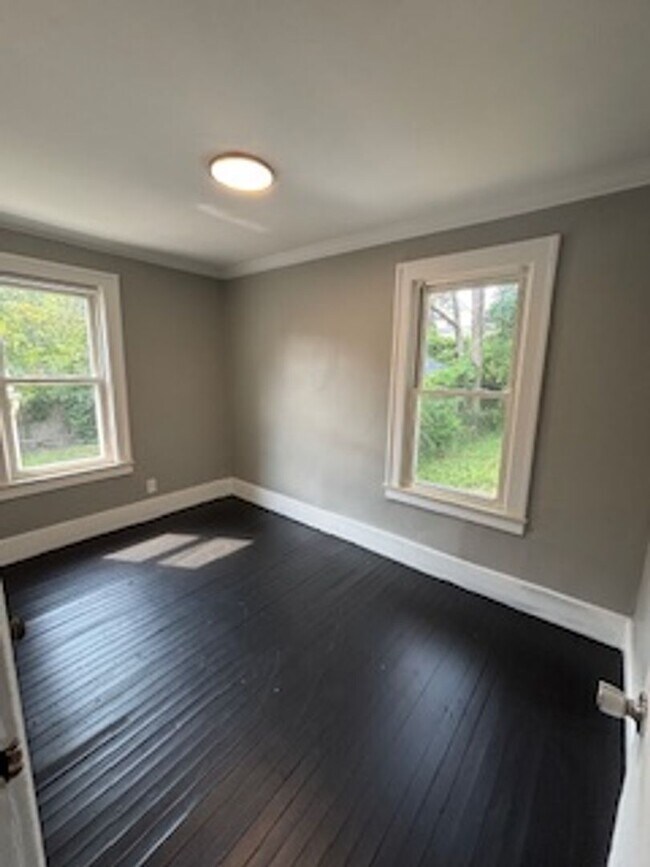 Building Photo - 7543 Lozier Ave