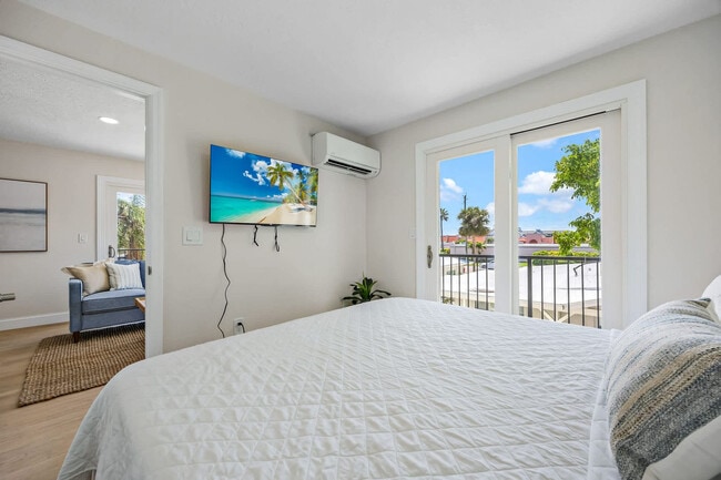 Building Photo - 637 S Orlando Ave