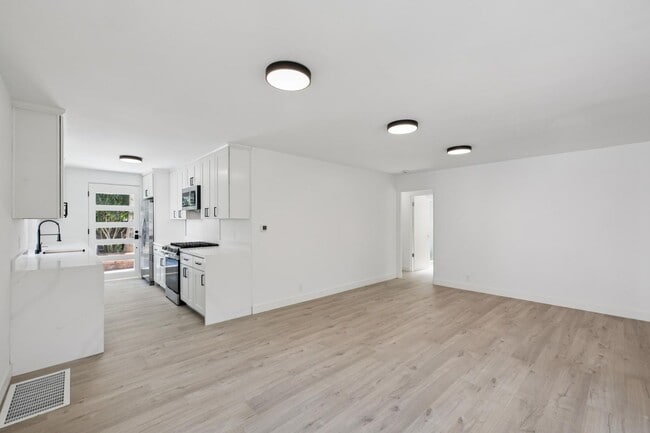 Building Photo - Gorgeously Renovated Historic 3-Bedroom Retreat in Downtown North (Palo Alto)