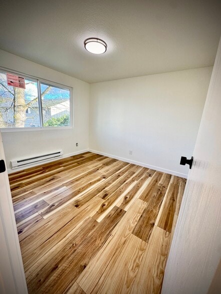 Building Photo - 640 5th Ave S